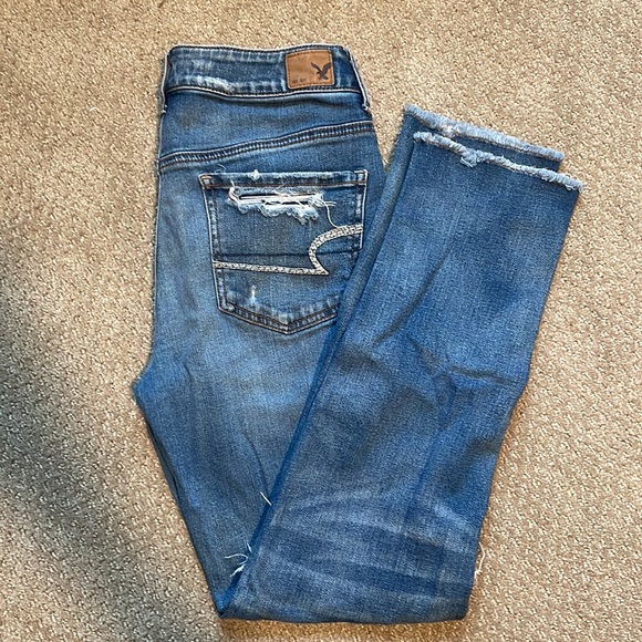 AEO distressed Tomgirl jeans - Picture 2 of 3